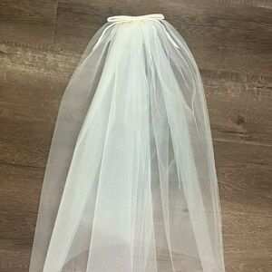 Like new Twigs and Honey Bambi veil